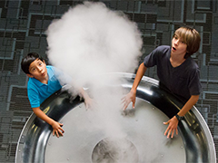 Kids discovering science at the Discovery Cube Los Angeles